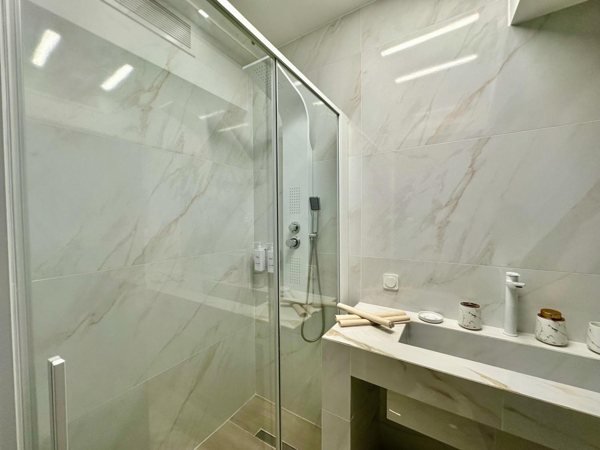 Four Seasons - The Crown Appartement